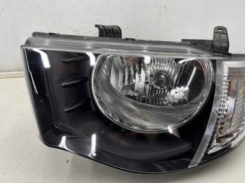 Lampa reflektor Mitsubishi L200 KA KB 05-10r. LEWA przednia H4 oryginalna lewy przód EU 8301b461