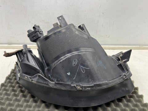 Lampa reflektor Mitsubishi L200 KA KB 05-10r. LEWA przednia H4 oryginalna lewy przód EU 8301b461