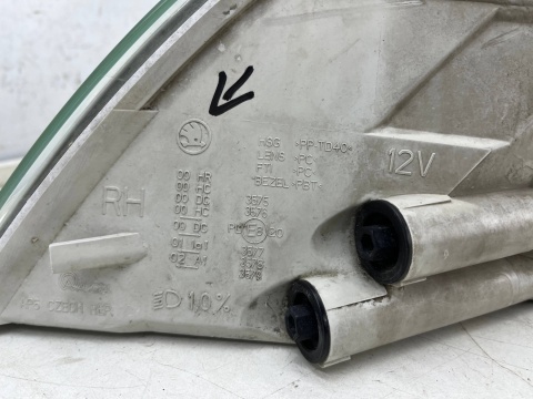 Lampa reflektor Skoda Octavia 2 II 04-08r. prawa przednia Europa zwykła H7 H1 oryginal nieuszkodzona prawy przód