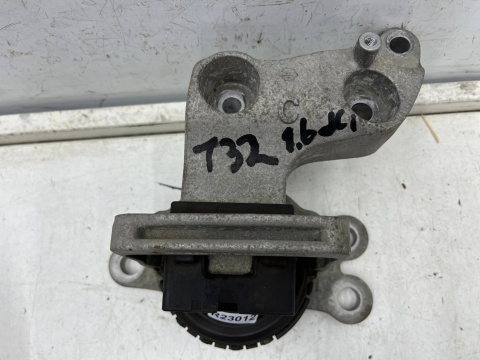 Poduszka silnika Nissan X-Trail III T32 Rogue Qashqai Kadjar 13-21r. 1.6 dCi diesel mocowanie łapa silnika 112114ba0a