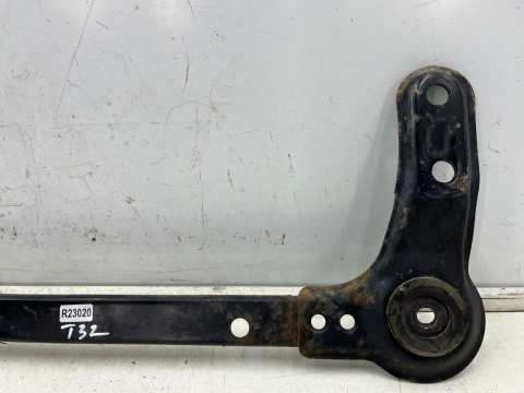 Belka silnika Nissan X-Trail III T32 Rogue 13-21r. mocowanie wzmocnienie łacznik wózka z karoserią