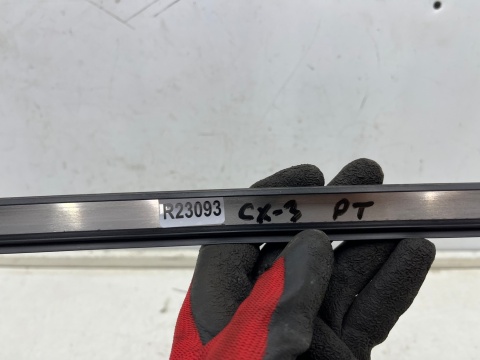 Listwa Mazda CX-3 CX3 14-21r. prawa tylna górna listewka ozdobna ramki szyby drzwi prawy tył