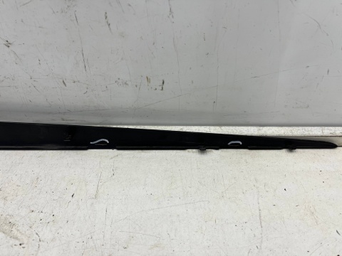 Listwa Toyota Yaris 3 III P13 LIFT Hybrid 17-20r. lewa przednia dolna listewka ozdobna nakładki drzwi lewy przód