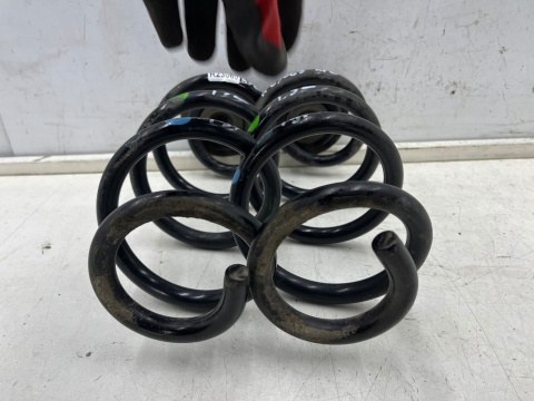 Sprężyna Nissan X-Trail III T32 Rogue 13-21r. sprężyny tylnego zawieszenia tył komplet