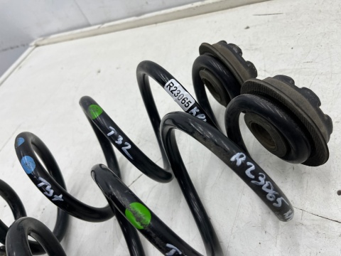 Sprężyna Nissan X-Trail III T32 Rogue 13-21r. sprężyny tylnego zawieszenia tył komplet