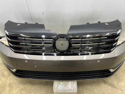 Zderzak przedni VW Passat B7 10-14r. przód 4XPDC spryski 3AA807221