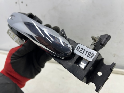 Klamka Nissan X-Trail III T32 Rogue 13-21r. Keyless lewa przednia zewnętrzna rączka drzwi CHROMOWANA lewy przód