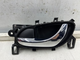 Klamka Nissan X-Trail III T32 Rogue 13-21r. lewa przednia wewnętrzna rączka uchwyt drzwi CHROM lewy przód