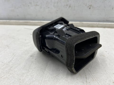 Kratka nawiewu Nissan X-Trail III T32 Rogue 13-21r. lewa boczna nadmuchu deski wnętrza strona kierowcy