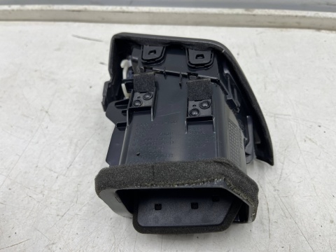 Kratka nawiewu Nissan X-Trail III T32 Rogue 13-21r. lewa boczna nadmuchu deski wnętrza strona kierowcy