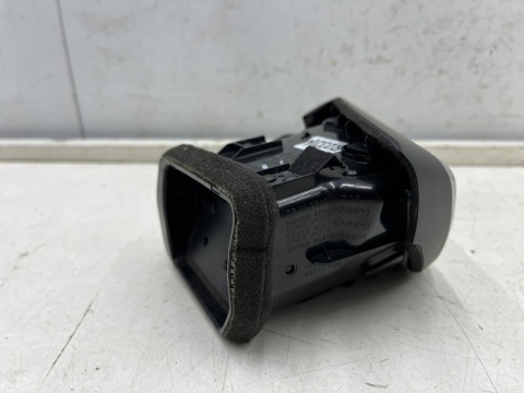 Kratka nawiewu Nissan X-Trail III T32 Rogue 13-21r. prawa boczna nadmuchu deski wnętrza strona pasażera