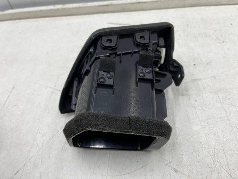 Kratka nawiewu Nissan X-Trail III T32 Rogue 13-21r. prawa boczna nadmuchu deski wnętrza strona pasażera