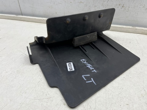 Osłona podwozia Fiat Scudo II Expert II Tepee Proace 06-16r. lewa osłona dolna tylnej belki zawieszenia 1401148580