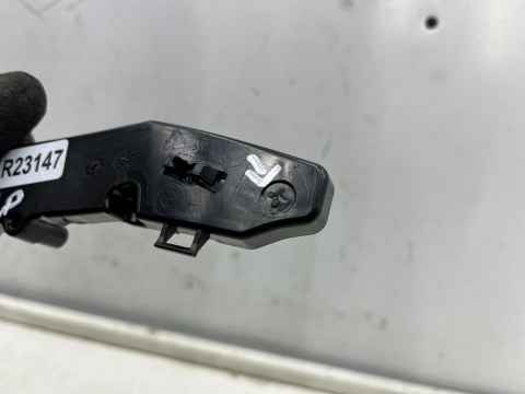 Ślizg BMW X3 G45 2024r.- prawe przednie górne mocowanie zderzaka do błotnika wspornik uchwyt prowadnica prawy przód 5A26E42