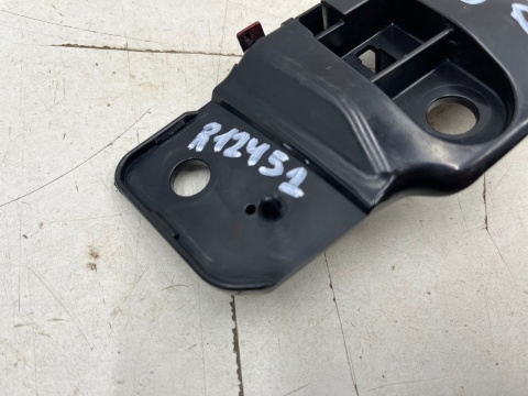 Ślizg Mazda CX-5 II 2017r.- prawe przednie mocowanie zderzaka wspornik KB8A500T1