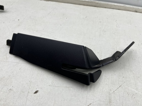 Zawias klapy Nissan X-Trail III T32 Rogue 13-21r. siłowniki bagażnika z zaślepkami KOMPLET