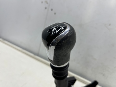 Lewarek zmiany biegów Nissan X-Trail III T32 Rogue 13-21r. wybierak dźwignia gałka manualna 6 biegów 341015397r