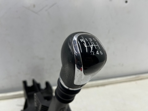 Lewarek zmiany biegów Nissan X-Trail III T32 Rogue 13-21r. wybierak dźwignia gałka manualna 6 biegów 341015397r