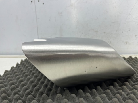 Wydech Macan I 95b LIFT 21r.- NOWA prawa tylna końcówka tłumika nasadka oryginalna prawy tył 95b253682