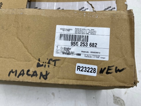 Wydech Macan I 95b LIFT 21r.- NOWA prawa tylna końcówka tłumika nasadka oryginalna prawy tył 95b253682