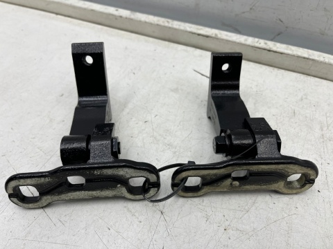 Zawias drzwi Volvo XC90 II 14r.- zawiasy lewych tylnych drzwi lewy tył góra dół komplet 31424587 31424589