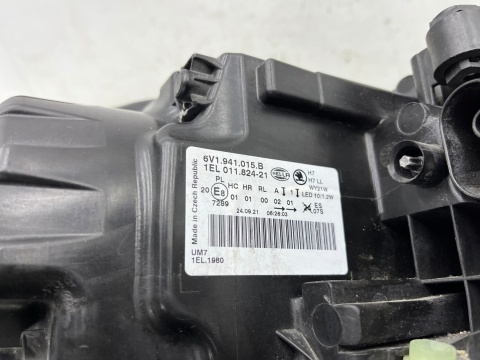 Lampa reflektor Skoda Fabia 3 III 14-18r. lewa przednia soczewka LED pasek ORYGINALNA Europa lewy przód 6v1941015b