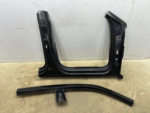Poszycie Lamborghini Urus 18r.- prawy próg słupek A B środkowy ćwiartka rama drzwi reperaturka NOWA oryginalna 4ml810102