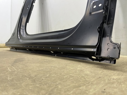 Poszycie Lamborghini Urus 18r.- prawy próg słupek A B środkowy ćwiartka rama drzwi reperaturka NOWA oryginalna 4ml810102