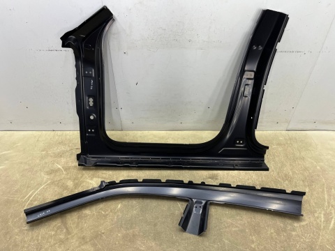 Poszycie Lamborghini Urus 18r.- prawy próg słupek A B środkowy ćwiartka rama drzwi reperaturka NOWA oryginalna 4ml810102