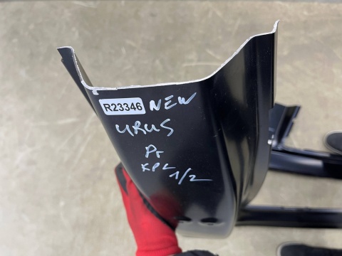 Poszycie Lamborghini Urus 18r.- prawy próg słupek A B środkowy ćwiartka rama drzwi reperaturka NOWA oryginalna 4ml810102