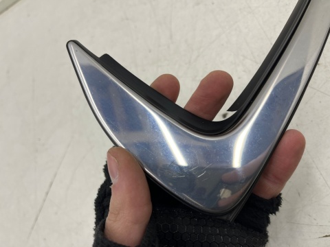 Listwa Mazda 3 IV BP 19r.- PRAWA tylna chromowana nakładka osłona na trójkąt szyby drzwi tylnych prawy tył