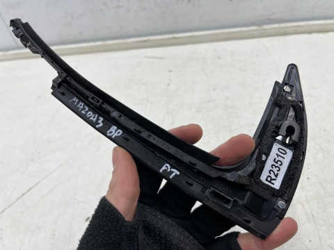 Listwa Mazda 3 IV BP 19r.- PRAWA tylna chromowana nakładka osłona na trójkąt szyby drzwi tylnych prawy tył