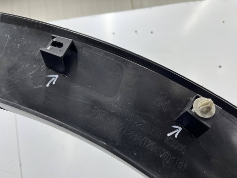 Listwa Mazda CX-3 CX3 14-21r. prawa przednia nakładka rant błotnika prawy przód d10e-51w21