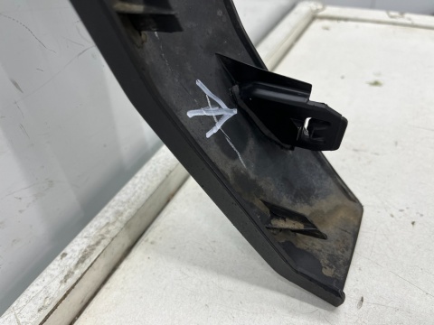 Listwa Peugeot 3008 II 16r.- prawa tylna nakładka rant błotnika CIENKA wąska prawy tył 9825289077