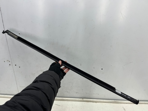 Listwa Porsche Macan I 95b 14r.- czarny mat prawa tylna listwa zgarniająca uszczelka zewnętrzna drzwi prawy tył 95b839478