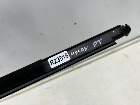 Listwa Porsche Macan I 95b 14r.- czarny mat prawa tylna listwa zgarniająca uszczelka zewnętrzna drzwi prawy tył 95b839478