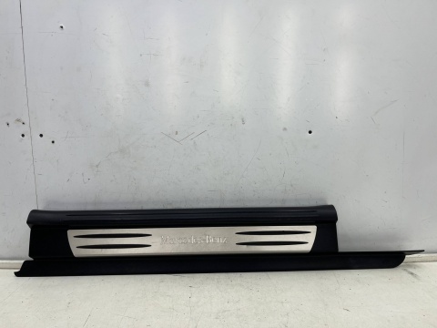 Nakładka progu Mercedes SLK R171 04-11r. prawa wewnętrzna listwa progowa 1716800235