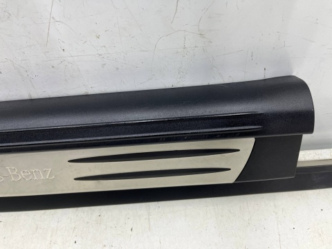 Nakładka progu Mercedes SLK R171 04-11r. prawa wewnętrzna listwa progowa 1716800235
