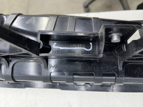 Pas przedni Fiat 500E 2 II 20r.- wzmocnienie ramka chłodnic oryginalny