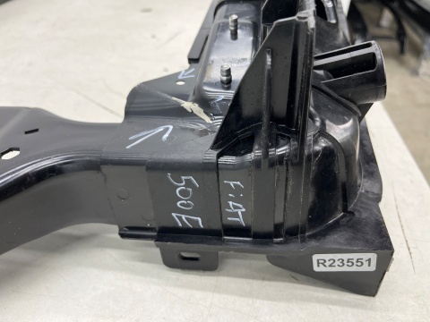 Pas przedni Fiat 500E 2 II 20r.- wzmocnienie ramka chłodnic oryginalny