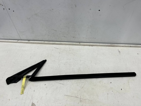 Uszczelka Porsche 911 Carrera 996 Boxster 986 97-06r. lewa przednia listwa zgarniająca wewnętrzna szyby drzwi lewy przód