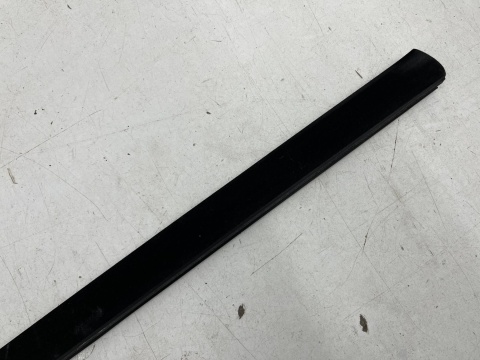 Uszczelka Porsche 911 Carrera 996 Boxster 986 97-06r. lewa przednia listwa zgarniająca wewnętrzna szyby drzwi lewy przód