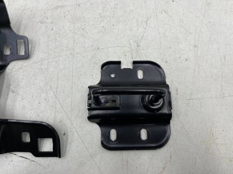 Zamek maski Porsche Macan II 95c 24r.- rygiel mocowanie podstawa zamka maski łącznik pasa komplet