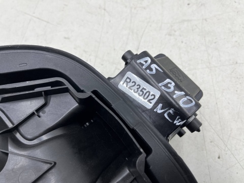 Klapka wlewu paliwa Audi A5 b10 8B kombi Avant sedan Sportback 24r.- NOWA oryginalna z silniczkiem 8b3809906a