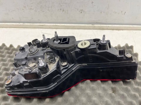 Lampa Audi A4 B9 8w Avant KOMBI 15-19r. prawa tylna w klapę bagażnika LED oryginalna EU prawy tył 8w9945076