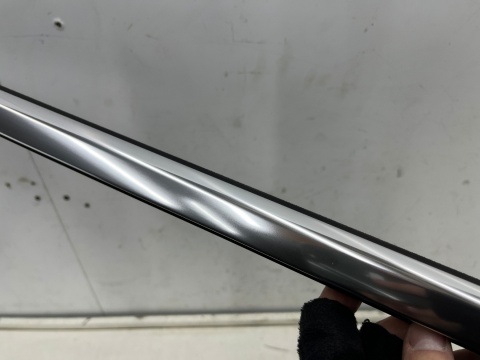 Listwa Mercedes w213 Sedan E-klasa 16-23r. NOWA lewa tylna listwa zgarniająca uszczelka zewnętrzna szyby drzwi lewy tył