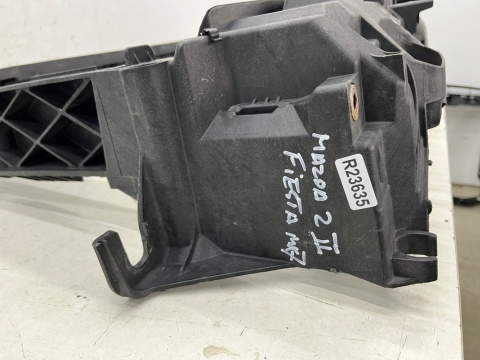 Pas przedni Mazda 2 II DE DH Ford Fiesta VI MK7 07-14r. wzmocnienie ramka chłodnic oryginalny d65153110