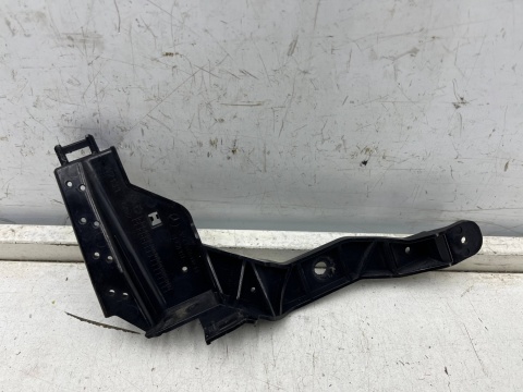 Ślizg Mercedes w213 E-klasa 16-23r. lewe tylne mocowanie wspornik końcówki wydechu zderzaka lewy tył a2138850014