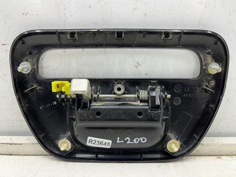 Klamka Mitsubishi L200 KA KB 05-15r. przycisk otwierania klapy burty bagażnika 6730a009