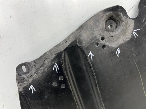 Osłona pod silnik BMW G20 sedan G21 kombi 2018r.- przednia płyta dolna podwozia pod zderzak 7428176 7340857